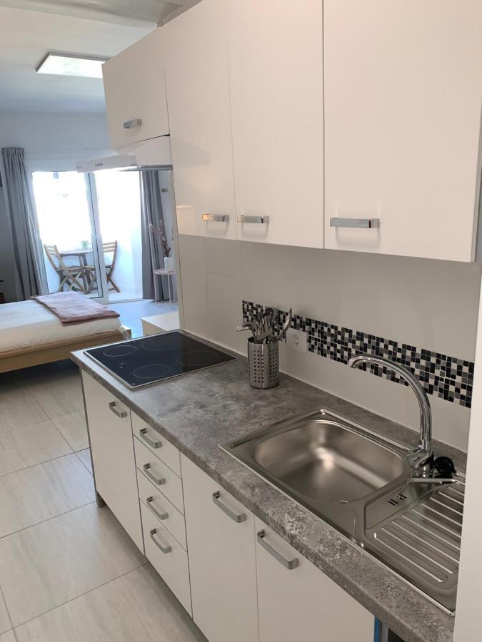 Estudio La Gavota, A 2 Minutos De La Playa Apartment Los Cristianos  Exterior photo